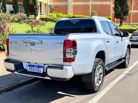MITSUBISHI L200 TRITON 2.4 16V TURBO DIESEL SPORT HPE CD 4P 4X4 AUTOMÁTICO